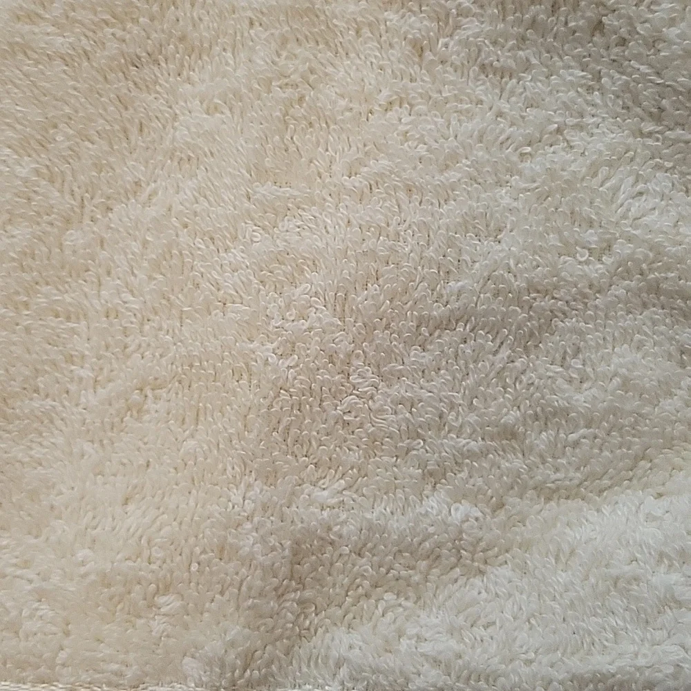 Set of 2 accent towels.